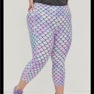 Torrid Disney The Little Mermaid Hi-Rise Capri Legging - Ariel Scale w/ Pockets